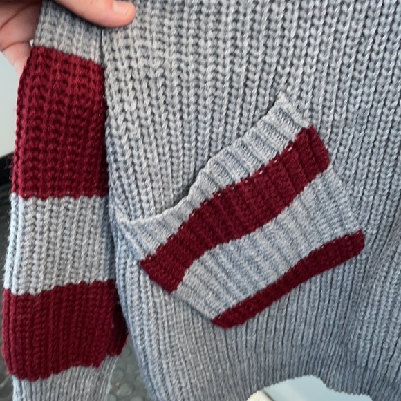 Gray and dark red/burgundy knitted sweater - Picture 2 of 5